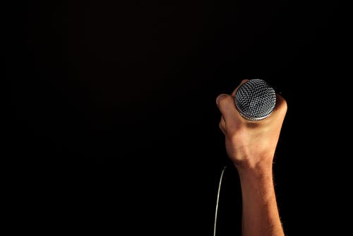 Hand microphone,- Stand up comedy